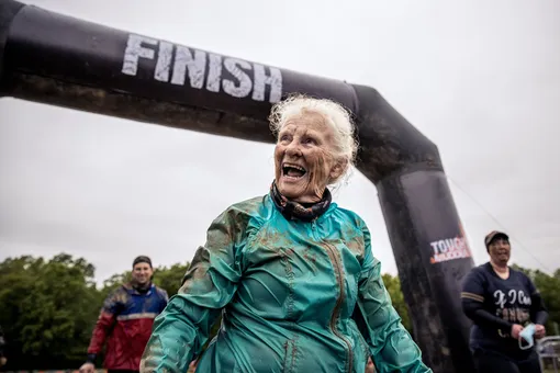 Дала жару: 82-летняя женщина дважды прошла сложнейший забег на выживание
