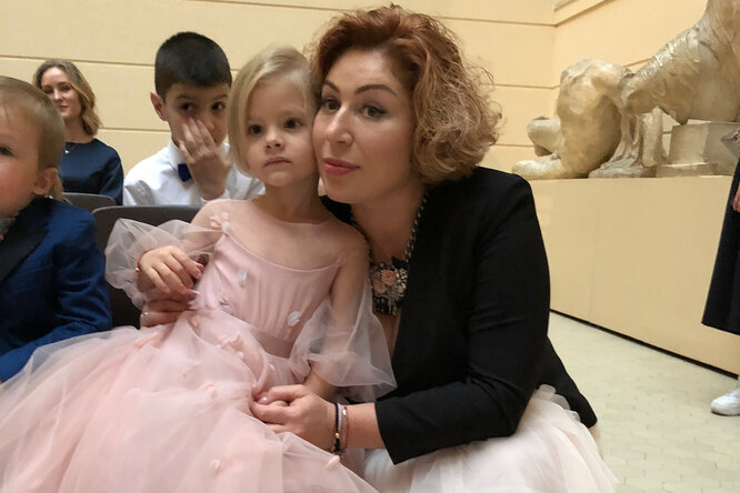 «Простой способ для объяснения различий»: мама Тимати купает новорождённого внука (видео) «Простой способ для объяснения различий»: мама Тимати купает новорождённого внука (видео)