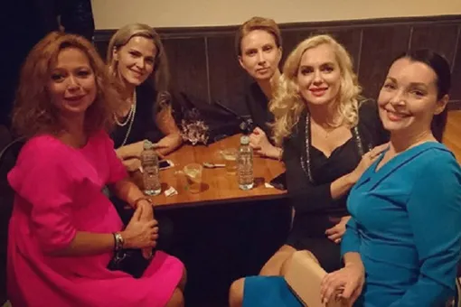 Беременная Елена Захарова и Мария Порошина развлеклись на актерской вечеринке