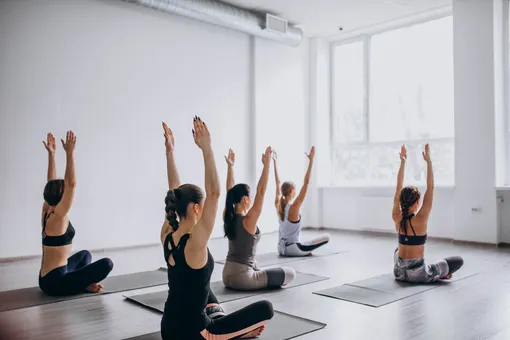 Почему не надо бояться йоги и как правильно начать ей заниматься: видео