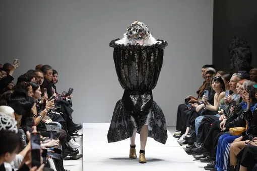 Показ Comme Des Garçons, Парижская неделя моды 2022