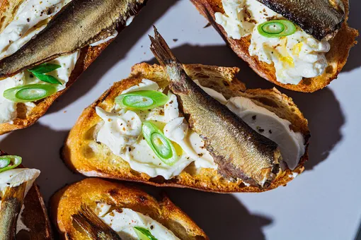 Знаменитые бутерброды со шпротами «Рижские»: весь секрет в правильной намазке