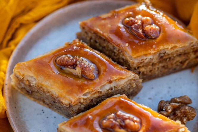 Рецепт домашней греческой пахлавы с орехами и мёдом Рецепт домашней греческой пахлавы с орехами и мёдом