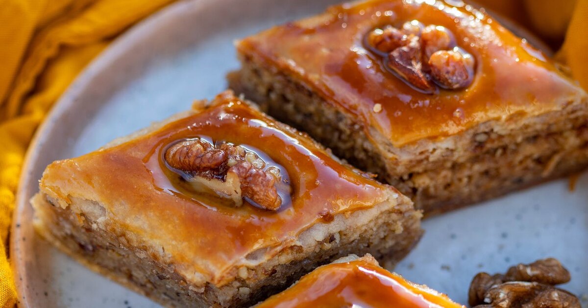 Рецепт домашней греческой пахлавы с орехами и мёдом
