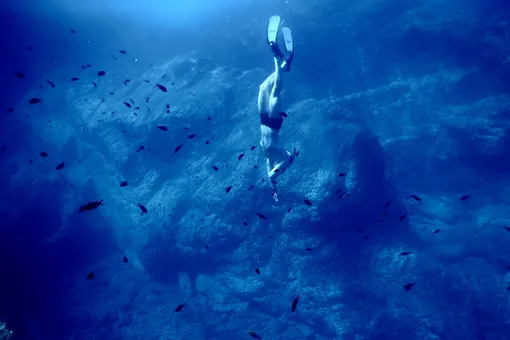 Плавать среди руин: бассейн с впечатляющими подводными пещерами открыли в Польше