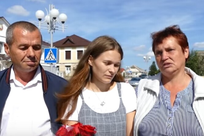 Четырехлетняя девочка потерялась в электричке. Через 20 лет она нашла родителей в Беларуси и встретилась с ними (видео)