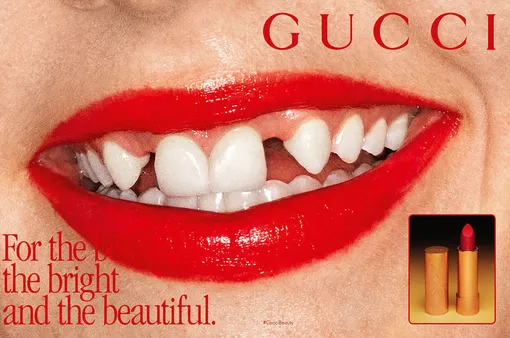Рекламная кампания губной помады Rouge a Levres Satin, Gucci, в рекламе которой снялась панк-певица Дэни Миллер с необычной улыбкой.