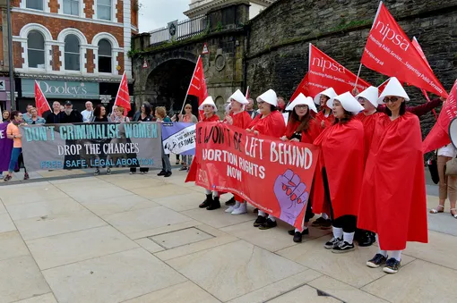 Протест против запрета абортов в Ирландии