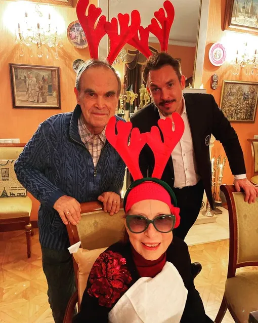 Инна Чурикова с мужем и сыном