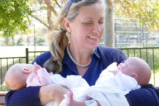 54-летняя женщина впервые стала матерью после 11 лет неудачных попыток