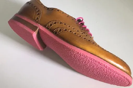 Дизайнер из Великобритании делает обувь из переработанной жевательной резинки