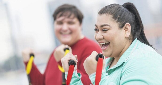 Люди с лишним весом счастливее «стройняшек», доказали учёные