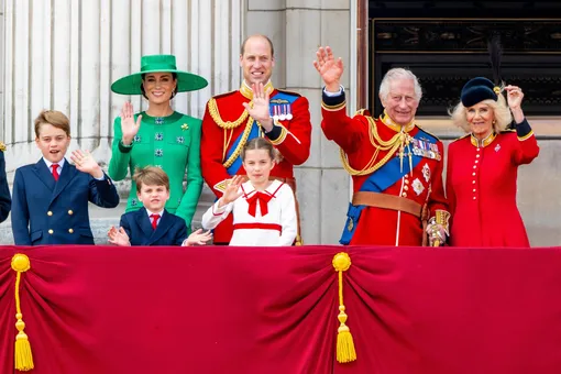 Королевская семья принц Уильям, Кейт Миддлтон, дети, король Карл III, королева Камилла фото