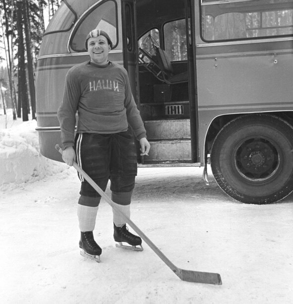 Юрий Гагарин хоккей
