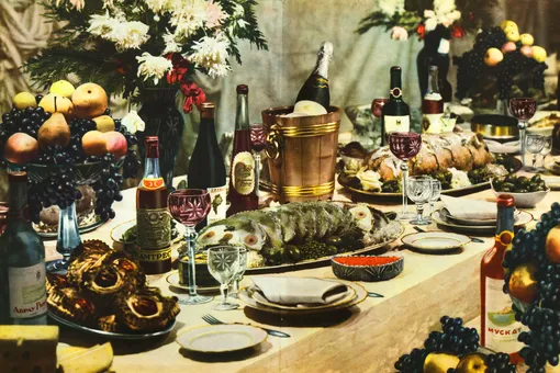 Новогодний стол в СССР: какие блюда были обязательно на столе