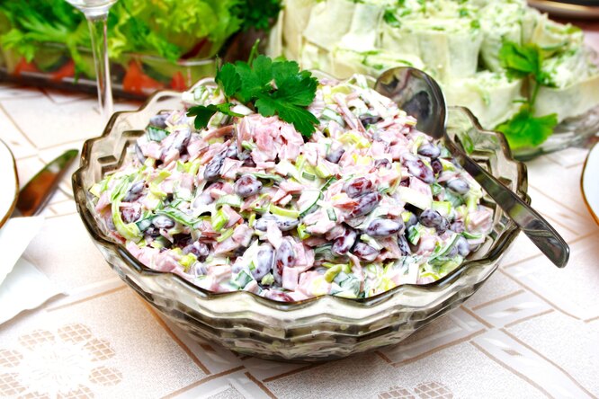 Салат с языком и орехами Салат с языком и орехами