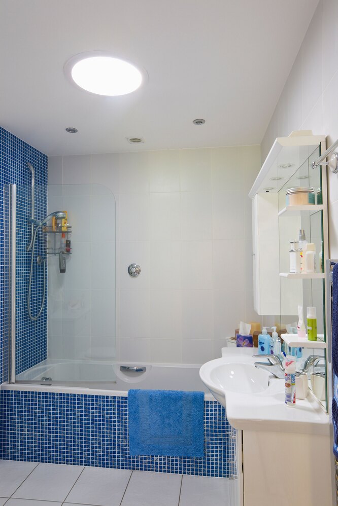 Хороший свет — заметная часть недорого дизайна ванной
