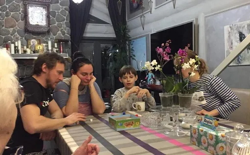 Семейный вечер в доме Елены Ваенги