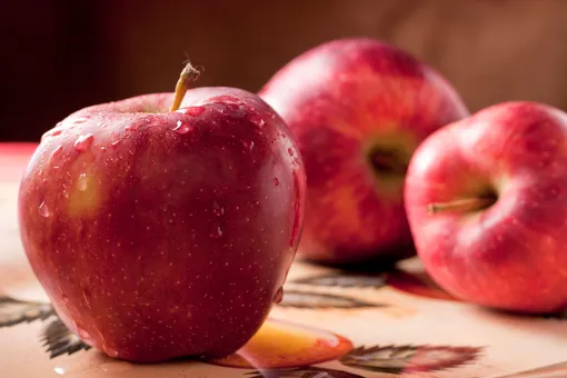 Самыми полезными считаются свежесобранные яблоки.