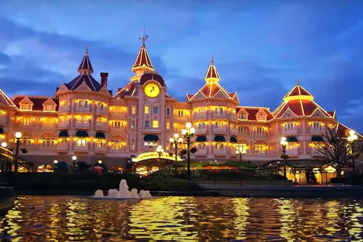 Отель построили похожим на сказочный дворец