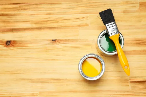 Как безопасно убрать разлитую краску с деревянного пола и не повредить его