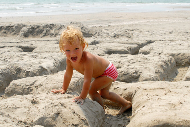 Как устроить супер-песочницу на пляже?