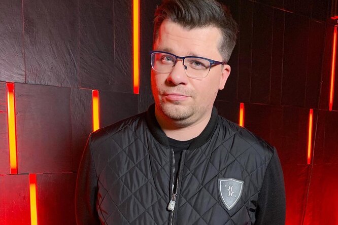 «Увидел бы в темном переулке...» Гарик Харламов нашёл музей с восковой фигурой Павла Воли «Увидел бы в темном переулке...» Гарик Харламов нашёл музей с восковой фигурой Павла Воли