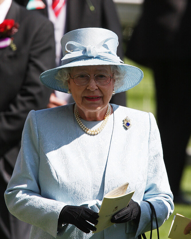 Елизавета II на скачках Royal Ascot в 2008 году Елизавета II на скачках Royal Ascot в 2008 году