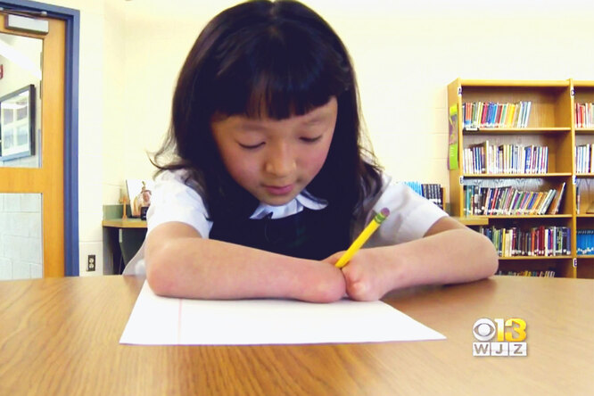 10-летняя девочка, родившаяся без кистей рук, выиграла национальный конкурс правописания