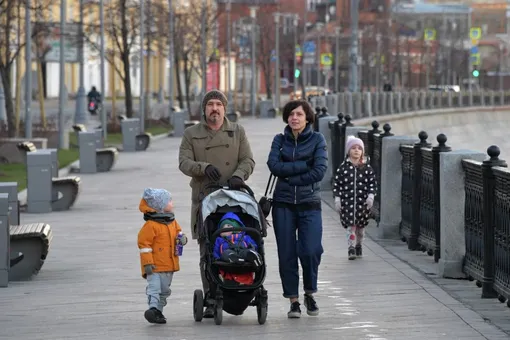 Власти Москвы объяснили, можно ли гулять с детьми во время эпидемии коронавируса