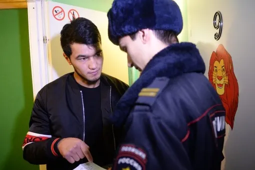 Уральца оштрафовали за регистрацию 20 тысяч мигрантов в одной квартире