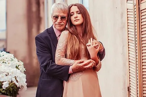 Юная жена Ивана Краско призналась, что могла выйти замуж за молодого олигарха, но выбрала 85-летнего актера