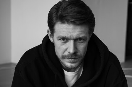 «Эмоции накапливаются, рождается насилие»: Никита Ефремов о роли абьюзера в триллере «Сёстры»