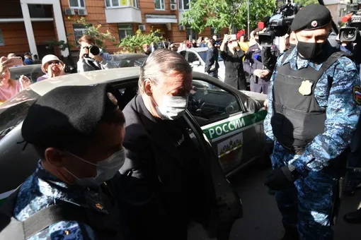 Михаил Ефремов в суде полностью признал вину