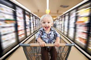 5 способов пойти с ребёнком в супермаркет и не разориться