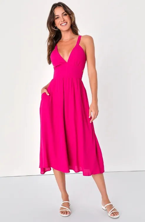 Розовый любых оттенков – самый модный цвет платьев 2024 года.