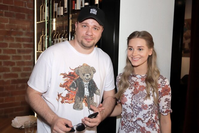 Гарик Харламов показал первое семейное фото с дочкой и Кристиной Асмус