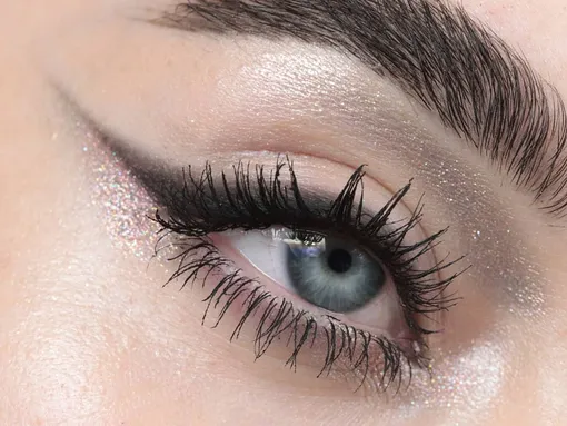 Пример техники макияжа для глаз «небесный взгляд»