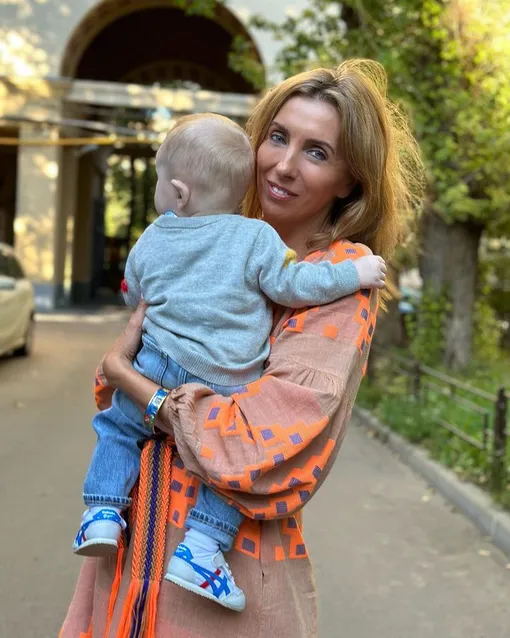 Светлана Бондарчук с сыном Петром Харченко фото