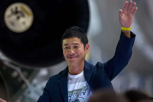 Бизнесмен из Японии ищет спутницу для полета к Луне