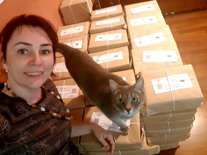 Наталия с очередным тиражом «Книги в помощь» Наталия с очередным тиражом «Книги в помощь»