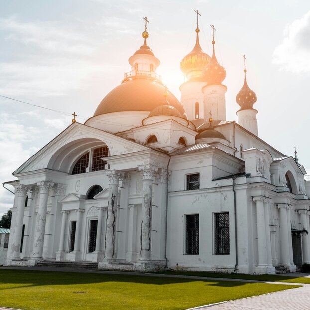 Как вести себя в православном храме: правила церковного этикета