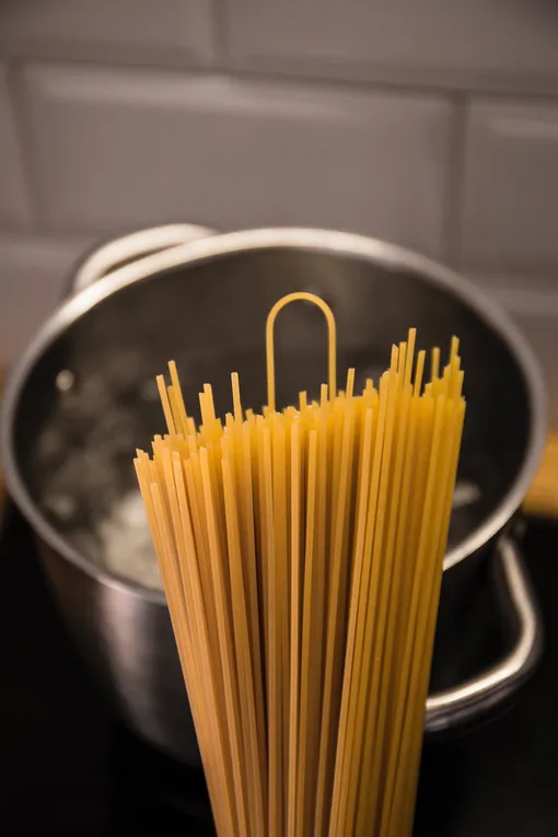 В среднем спагетти готовят от 7 до 12 минут