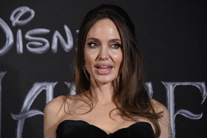 «В ярости»: Анджелина Джоли отреагировала на роман Брэда Питта
