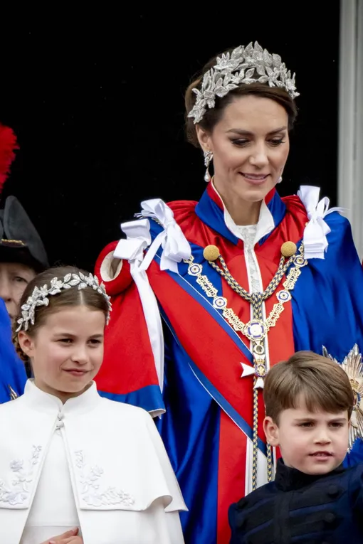 Кейт Миддлтон и принцесса Шарлотта выбрали головные уборы от современных дизайнеров