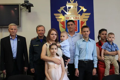 Москвичи взяли под опеку троих детей соседей, погибших при пожаре