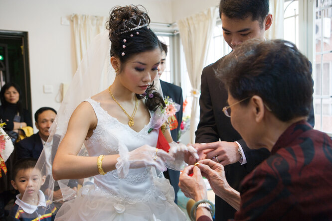 Китай планирует бороться с «кризисом брака», принуждая женщин выходить замуж