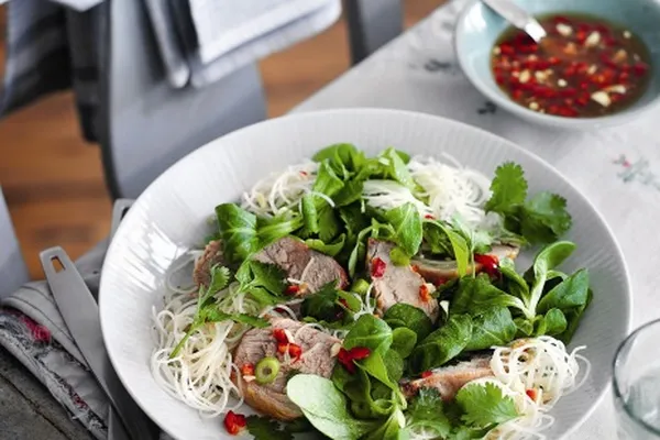 Тайский салат со свининой