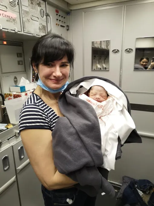 Алена Федченко с новорожденным