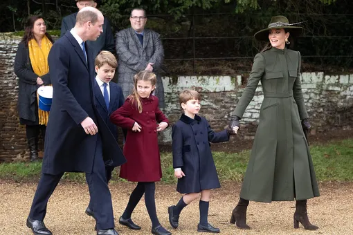 Странное правило королевской семьи, по которому юные принцы должны всегда носить шорты. Даже зимой